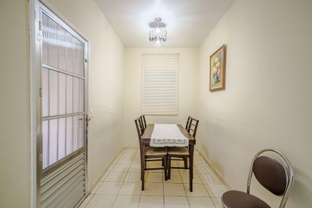 Casa à venda com 150m², 4 quartos e 2 vagas Casa à venda com 150m², 4 quartos e 2 vagasCozinha