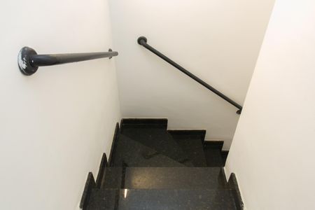Casa de condomínio à venda com 68m², 2 quartos e 1 vaga Casa de condomínio à venda com 68m², 2 quartos e 1 vagaEscada