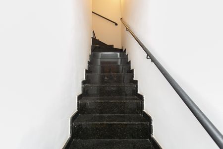 Casa de condomínio à venda com 68m², 2 quartos e 1 vaga Casa de condomínio à venda com 68m², 2 quartos e 1 vagaEscada