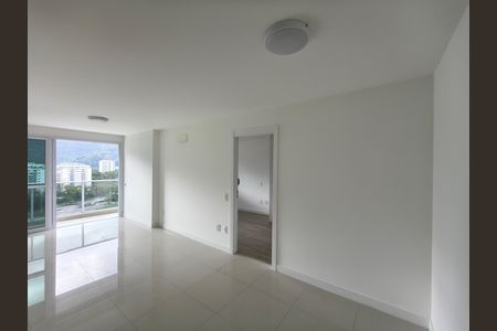Apartamento à venda com 82m², 2 quartos e 1 vaga Apartamento à venda com 82m², 2 quartos e 1 vagaSala