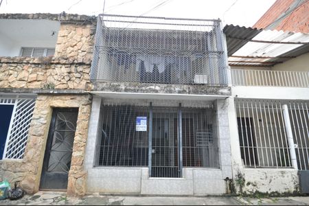 Casa à venda com 80m², 2 quartos e sem vaga Casa à venda com 80m², 2 quartos e sem vagaFachada