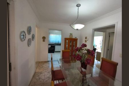 Casa à venda com 255m², 5 quartos e 4 vagas