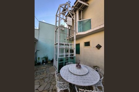 Casa à venda com 255m², 5 quartos e 4 vagas