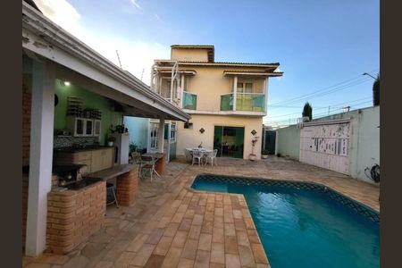 Casa à venda com 255m², 5 quartos e 4 vagas