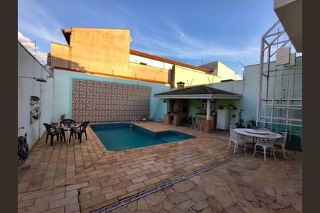 Casa à venda com 255m², 5 quartos e 4 vagas