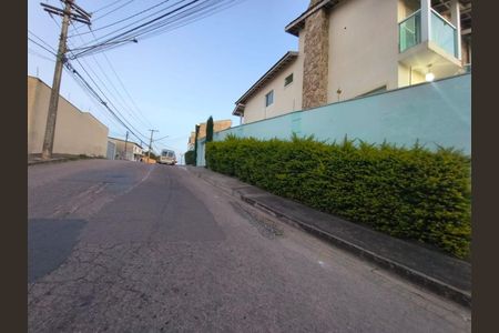 Casa à venda com 255m², 5 quartos e 4 vagas