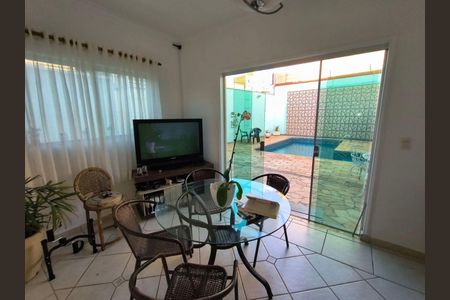 Casa à venda com 255m², 5 quartos e 4 vagas