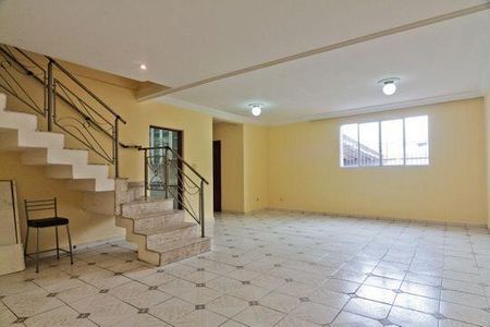 Casa à venda com 232m², 4 quartos e 3 vagas