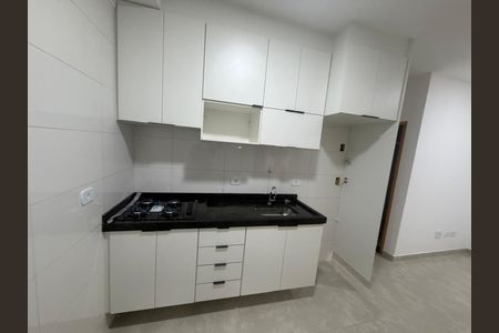 Cozinha de apartamento para alugar com 2 quartos, 56m² em Jardim Caguassu, São Paulo