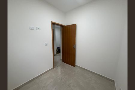 Quarto 1 de apartamento para alugar com 2 quartos, 56m² em Jardim Caguassu, São Paulo