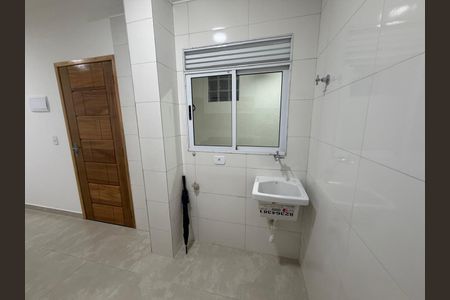 Área de serviço de apartamento para alugar com 2 quartos, 56m² em Jardim Caguassu, São Paulo