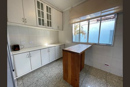 Casa para alugar com 112m², 3 quartos e 2 vagas Casa para alugar com 112m², 3 quartos e 2 vagasCozinha