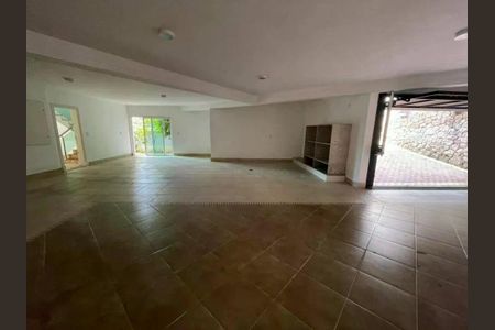 Casa à venda com 3 quartos, 540m² em Vila Albertina, São Paulo