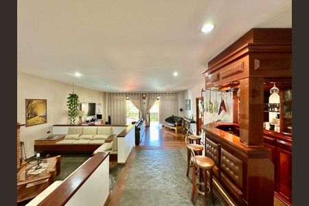 Casa à venda com 5 quartos, 485m² em Parque dos Principes, São Paulo