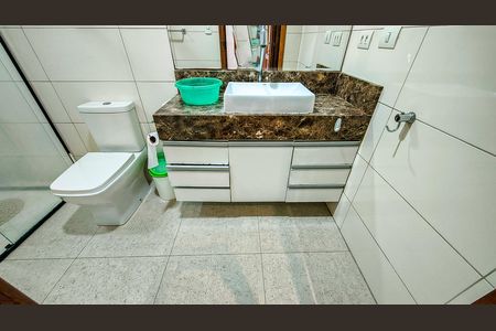Casa à venda com 257m², 3 quartos e 2 vagas Casa à venda com 257m², 3 quartos e 2 vagasBanheiro da Suíte 1
