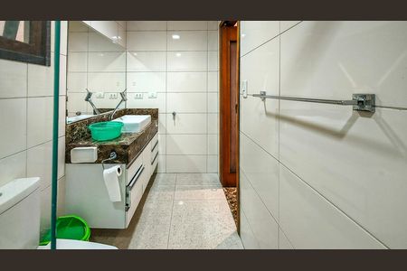 Casa à venda com 257m², 3 quartos e 2 vagas Casa à venda com 257m², 3 quartos e 2 vagasBanheiro da Suíte 1