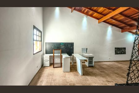 Casa à venda com 257m², 3 quartos e 2 vagas Casa à venda com 257m², 3 quartos e 2 vagasEscritório