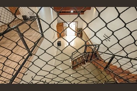 Casa à venda com 257m², 3 quartos e 2 vagas Casa à venda com 257m², 3 quartos e 2 vagasEscada