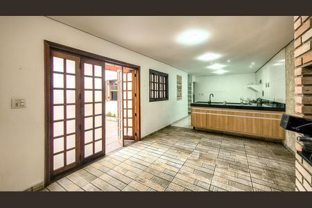 Casa à venda com 257m², 3 quartos e 2 vagas Casa à venda com 257m², 3 quartos e 2 vagasEspaço Gourmet