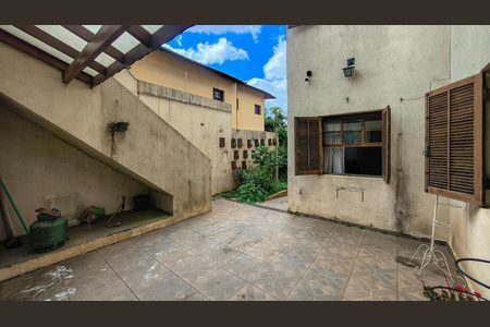 Casa à venda com 257m², 3 quartos e 2 vagas Casa à venda com 257m², 3 quartos e 2 vagasQuintal