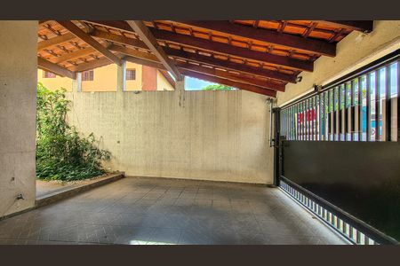 Garagem de casa à venda com 3 quartos, 257m² em Vila Friburgo, São Paulo