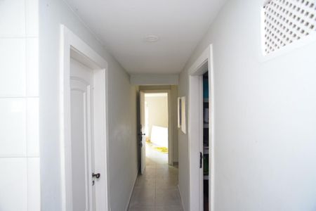 Casa de condomínio à venda com 716m², 5 quartos e 4 vagas Casa de condomínio à venda com 716m², 5 quartos e 4 vagasCorredor
