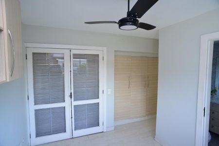 Casa de condomínio à venda com 716m², 5 quartos e 4 vagas