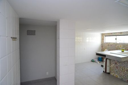 Casa de condomínio à venda com 716m², 5 quartos e 4 vagas Casa de condomínio à venda com 716m², 5 quartos e 4 vagasCozinha
