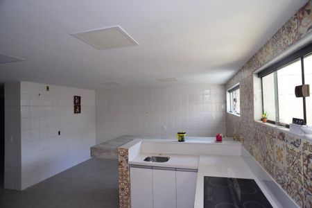 Casa de condomínio à venda com 716m², 5 quartos e 4 vagas Casa de condomínio à venda com 716m², 5 quartos e 4 vagasCozinha