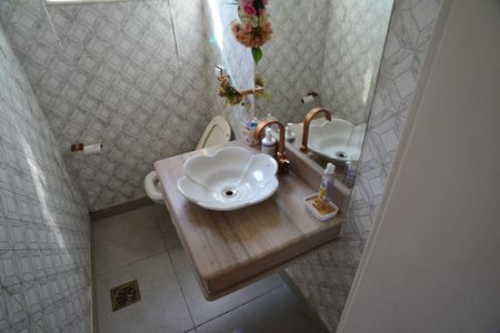 Casa de condomínio à venda com 716m², 5 quartos e 4 vagas Casa de condomínio à venda com 716m², 5 quartos e 4 vagasLavabo