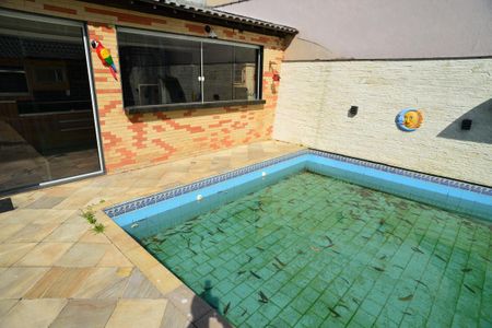 Casa de condomínio à venda com 716m², 5 quartos e 4 vagas Casa de condomínio à venda com 716m², 5 quartos e 4 vagasPiscina