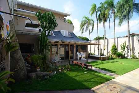 Casa de condomínio à venda com 716m², 5 quartos e 4 vagas Casa de condomínio à venda com 716m², 5 quartos e 4 vagasJardim
