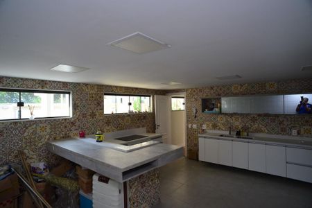 Casa de condomínio à venda com 716m², 5 quartos e 4 vagas Casa de condomínio à venda com 716m², 5 quartos e 4 vagasCozinha