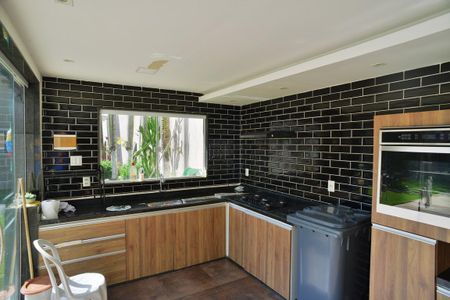 Casa de condomínio à venda com 716m², 5 quartos e 4 vagas Casa de condomínio à venda com 716m², 5 quartos e 4 vagasChurrasqueira