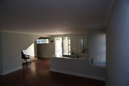 Casa de condomínio à venda com 716m², 5 quartos e 4 vagas Casa de condomínio à venda com 716m², 5 quartos e 4 vagasSala