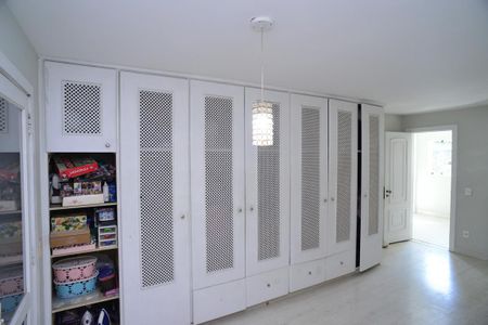 Casa de condomínio à venda com 716m², 5 quartos e 4 vagas
