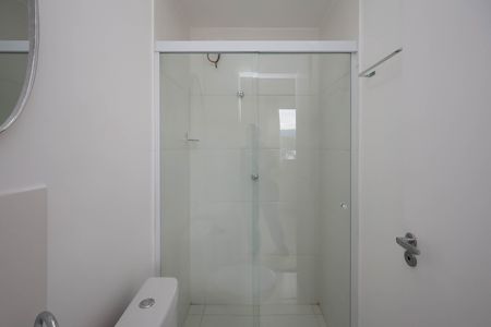 Banheiro de kitnet/studio para alugar com 1 quarto, 17m² em Vila Nilo, São Paulo