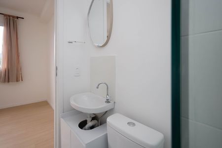 Banheiro de kitnet/studio para alugar com 1 quarto, 17m² em Vila Nilo, São Paulo