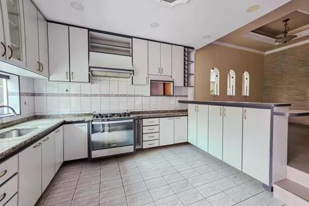 Casa à venda com 200m², 4 quartos e 4 vagas