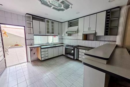 Casa à venda com 4 quartos, 200m² em Vila Camilópolis, Santo André
