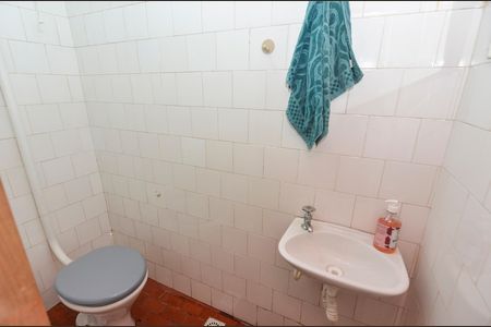 Casa à venda com 300m², 4 quartos e 1 vagaBanheiro de Serviço