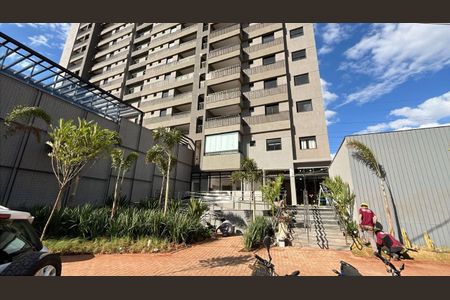 Apartamento para alugar com 69m², 2 quartos e 1 vagaFachada e portaria