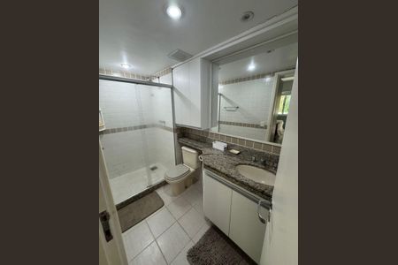 Banheiro de apartamento para alugar com 1 quarto, 70m² em Barra da Tijuca, Rio de Janeiro