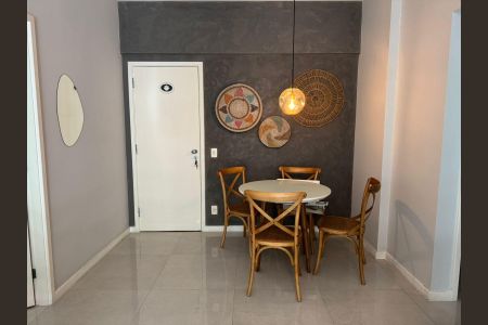 Sala de apartamento para alugar com 1 quarto, 70m² em Barra da Tijuca, Rio de Janeiro