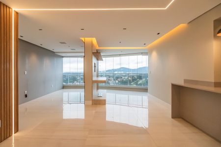 Apartamento para alugar com 140m², 4 quartos e 4 vagas Apartamento para alugar com 140m², 4 quartos e 4 vagasSala