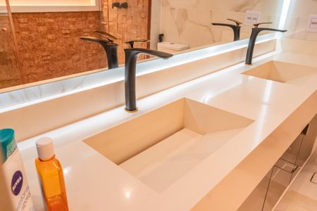 Apartamento para alugar com 140m², 4 quartos e 4 vagas Apartamento para alugar com 140m², 4 quartos e 4 vagasBanheiro da Suíte 2