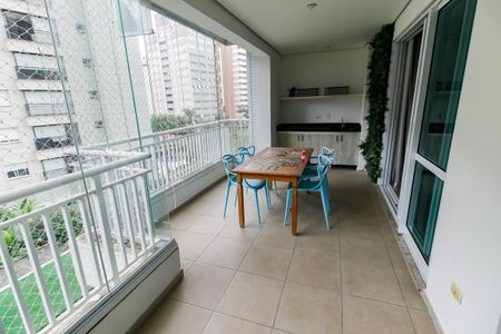 Apartamento à venda com 102m², 3 quartos e 2 vagas Apartamento à venda com 102m², 3 quartos e 2 vagasVaranda da Sala