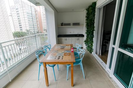 Apartamento à venda com 102m², 3 quartos e 2 vagas Apartamento à venda com 102m², 3 quartos e 2 vagasVaranda da Sala
