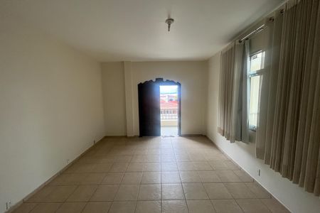 Casa à venda com 571m², 5 quartos e 6 vagas Casa à venda com 571m², 5 quartos e 6 vagasQuarto 4