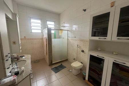 Casa à venda com 571m², 5 quartos e 6 vagas Casa à venda com 571m², 5 quartos e 6 vagasBanheiro 2
